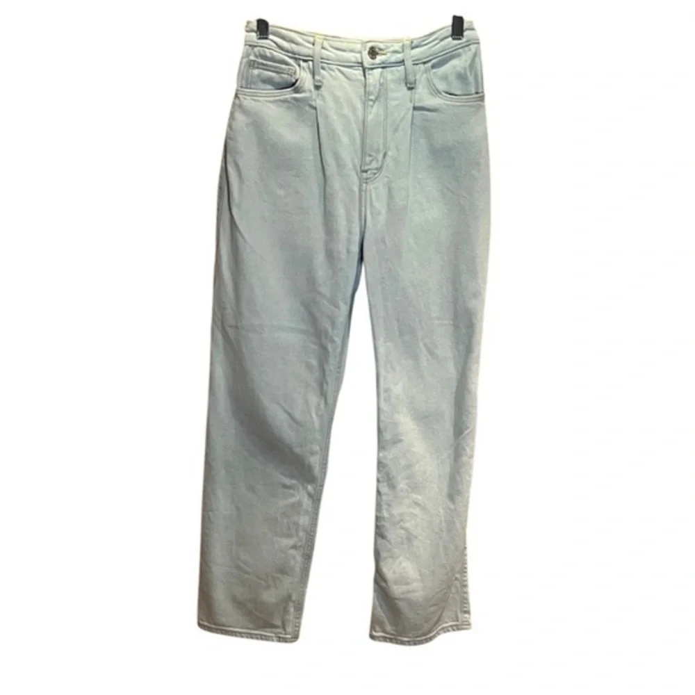 Hollister Women’s Ultra High Rise Dad Jean relaxed fit Size 25 Light Wash